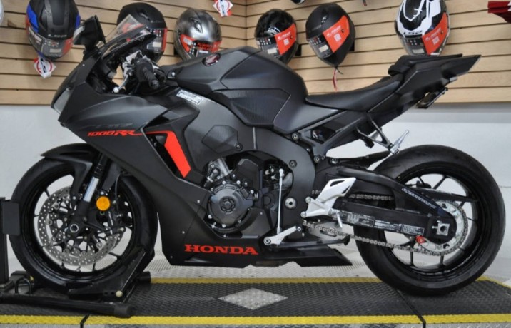 2017-honda-cbrhon-1000cc-big-2