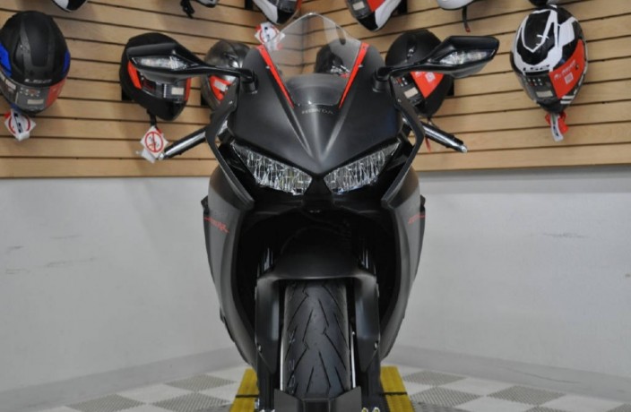 2017-honda-cbrhon-1000cc-big-3