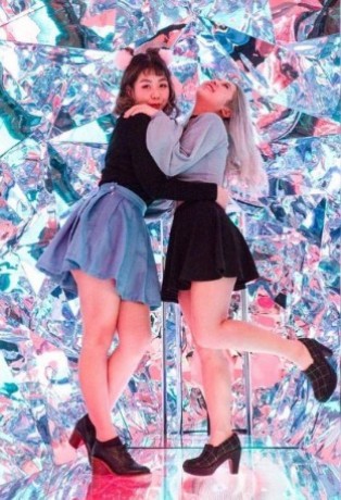 sunnyhues-entertainment-at-happygoluckyexhibit-big-1