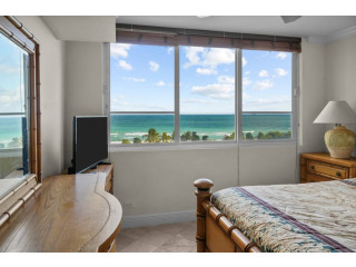 Club North Residence in the heart of Miami Beach with direct oceanfront view