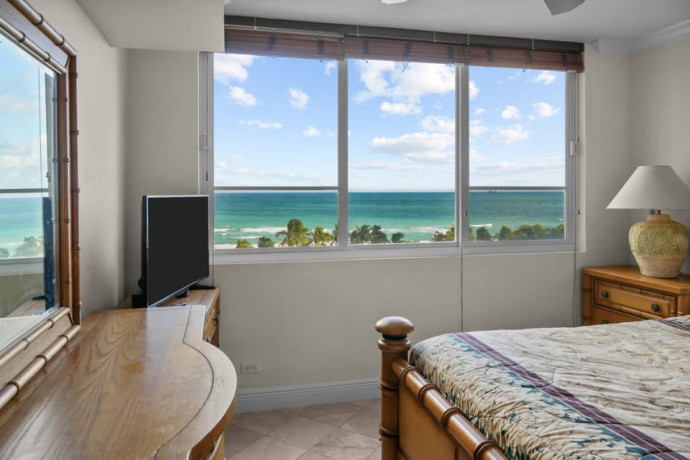 club-north-residence-in-the-heart-of-miami-beach-with-direct-oceanfront-view-big-0