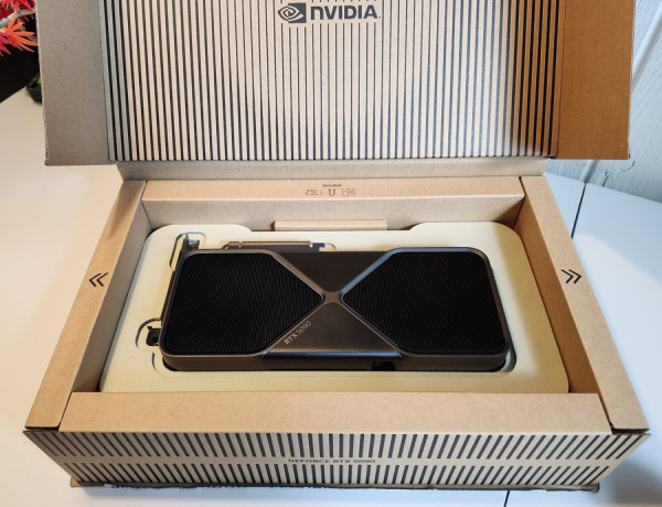 nvidia-geforce-rtx-5090-founders-edition-fe-32gb-big-2