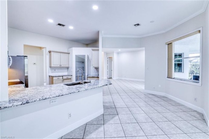 4-bed-2-baths-2211liv-area-single-family-built-in-2001-big-2